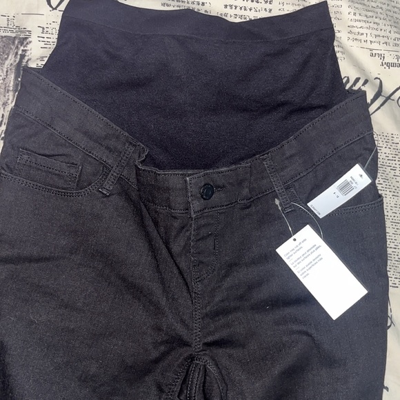Old navy maternity rockstar jeans - Picture 2 of 3